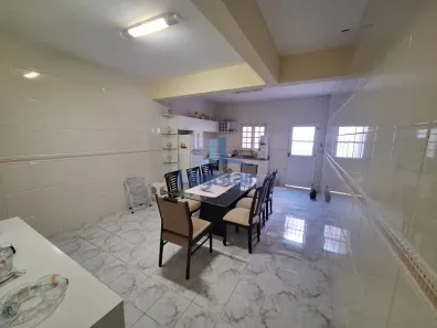 Casa com 4 Quartos para alugar, 200m² no São José, Aracaju