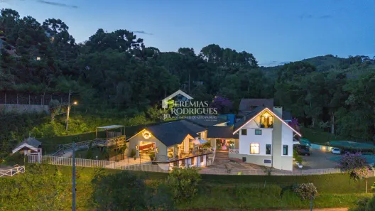 Loja / Salão / Ponto Comercial com 12 Quartos à venda, 730m² no Recanto das Araucárias, Campos do Jordão