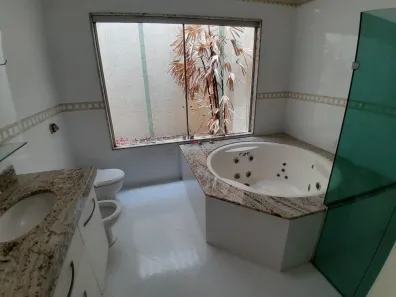 Sobrado com 4 Quartos para alugar, 592m² no Jardim Nova Yorque, Araçatuba