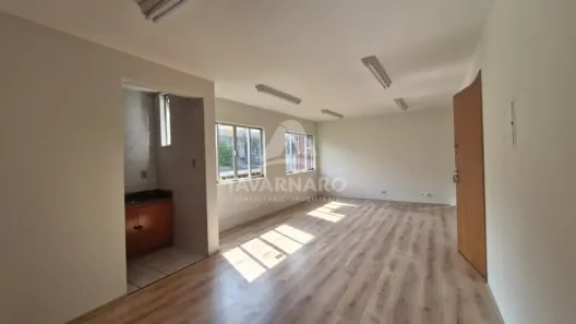 Conjunto Comercial / Sala para alugar, 48m² no Centro, Irati