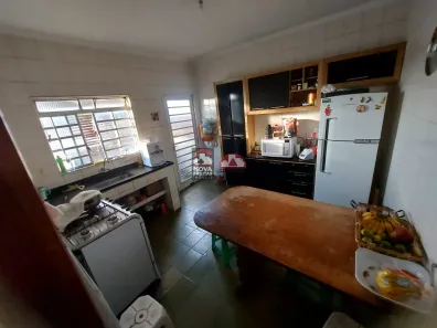 Loja / Salão / Ponto Comercial com 3 Quartos à venda, 242m² no Parque Jaraguá, Taubaté