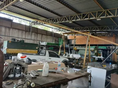 Galpão / Depósito / Armazém para alugar, 400m² no Célvia, Vespasiano