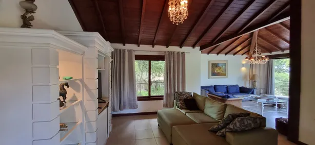 Casa de Condomínio com 5 Quartos para venda ou aluguel, 250m² no , 