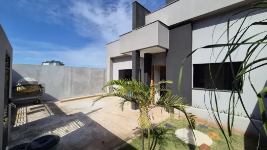Casa com 2 Quartos para alugar, 192m² no Califórnia, Londrina