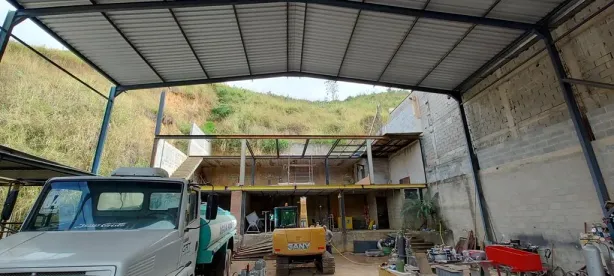 Galpão / Depósito / Armazém à venda, 700m² no Voldac, Volta Redonda
