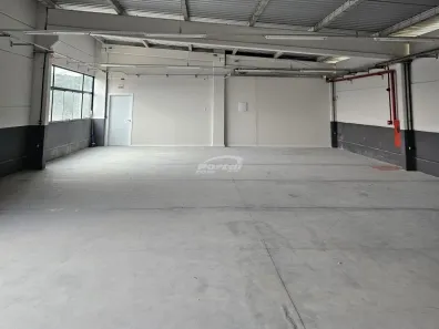 Conjunto Comercial / Sala para alugar, 240m² no Do Salto, Blumenau