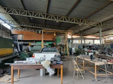 Galpão / Depósito / Armazém para alugar, 400m² no Célvia, Vespasiano