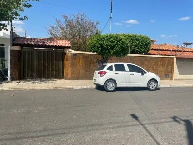 Casa com 4 Quartos à venda, 170m² no Jóquei, Teresina