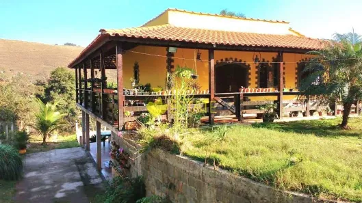 Fazenda / Sítio / Chácara com 3 Quartos à venda, 200m² no Goiabal, Barra Mansa