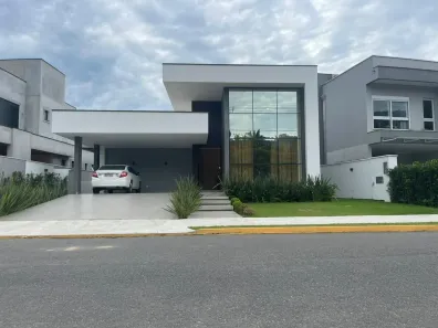 Casa com 3 Quartos para alugar, 270m² no Santa Regina, Camboriú
