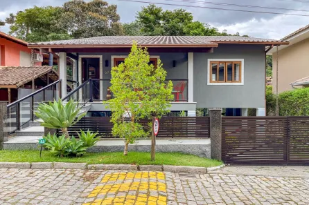 Casa de Condomínio com 4 Quartos à venda, 250m² no Posse, Teresópolis