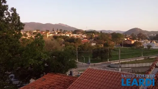 Casa com 5 Quartos para venda ou aluguel, 256m² no Jardim do Lago, Atibaia