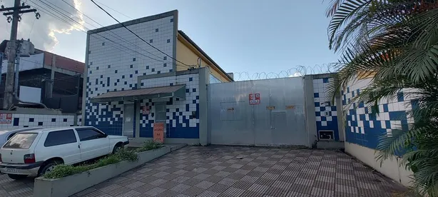 Galpão / Depósito / Armazém com 4 Quartos à venda, 628m² no Vila Mury, Volta Redonda