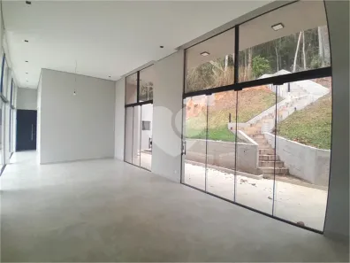 Casa de Condomínio com 3 Quartos para venda ou aluguel, 180m² no Cumbari, Mairiporã