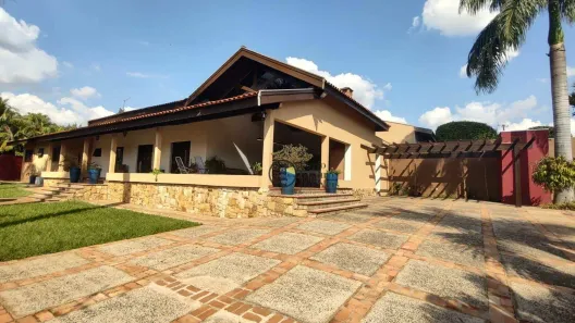 Fazenda / Sítio / Chácara com 5 Quartos para venda ou aluguel, 350m² no Fazenda Santa Lúcia, Americana