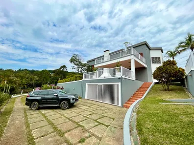 Fazenda / Sítio / Chácara com 3 Quartos à venda, 2000m² no , Mairinque