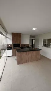 Sobrado com 4 Quartos à venda, 370m² no Região dos Lagos, Brasília