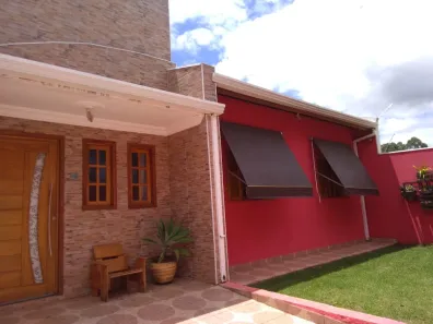 Fazenda / Sítio / Chácara com 3 Quartos à venda, 200m² no , Alambari