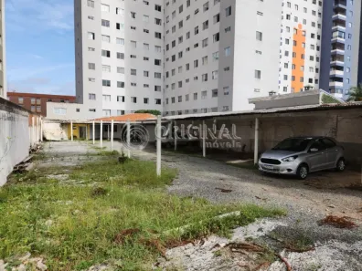 Terreno / Lote / Condomínio para alugar, 560m² no Cristo Rei, Curitiba