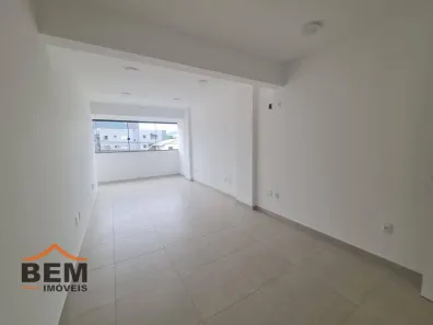 Conjunto Comercial / Sala para alugar, 32m² no Monte Alegre, Camboriú