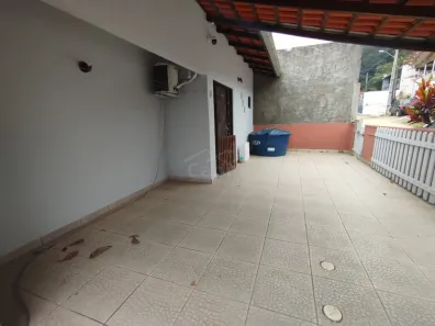 Casa com 2 Quartos para alugar, 70m² no Gravatá, Penha