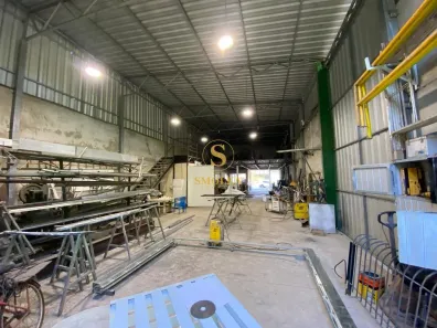 Galpão / Depósito / Armazém à venda, 700m² no Rio Tavares, Florianópolis