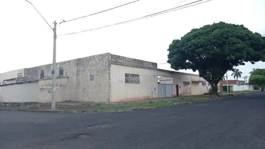 Galpão / Depósito / Armazém para venda ou aluguel, 513m² no Jardim Universal, Araraquara