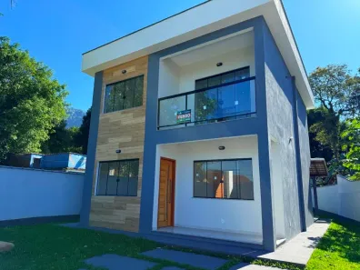 Casa com 4 Quartos para venda ou aluguel, 126m² no Centro, Guapimirim