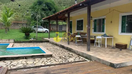 Fazenda / Sítio / Chácara com 3 Quartos à venda, 160m² no Nossa Senhora do Amparo, Barra Mansa