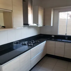 Casa com 3 Quartos para alugar, 72m² no Jardim São Clemente, Maringá