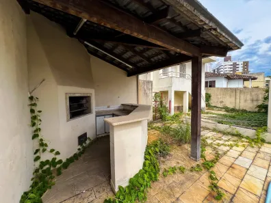 Casa com 6 Quartos para alugar, 289m² no Centro, Criciúma