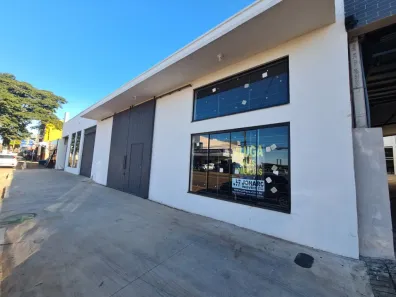 Loja / Salão / Ponto Comercial para alugar, 235m² no Jardim Apucarana, Apucarana