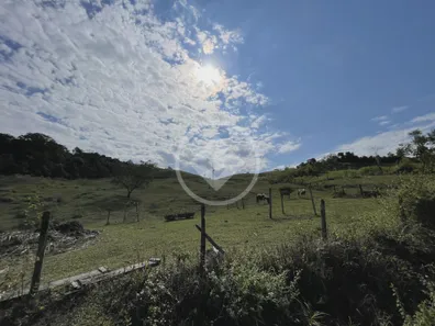 Fazenda / Sítio / Chácara com 8 Quartos à venda, 800m² no Papucaia, Cachoeiras de Macacu