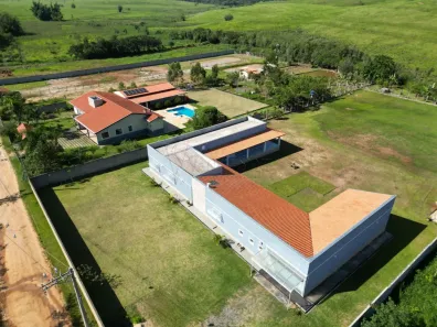 Fazenda / Sítio / Chácara com 3 Quartos à venda, 250m² no Chácara Marambaia, Caçapava