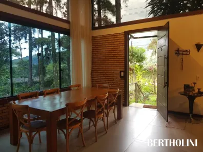 Casa de Condomínio com 3 Quartos para alugar, 221m² no Serrinha do Alambari (Agulhas Negras), Resende