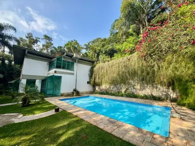 Fazenda / Sítio / Chácara com 3 Quartos para venda ou aluguel, 273m² no Chácaras Bartira, Embu das Artes