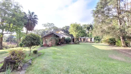 Fazenda / Sítio / Chácara com 6 Quartos à venda, 432m² no Chácaras Bartira, Embu das Artes