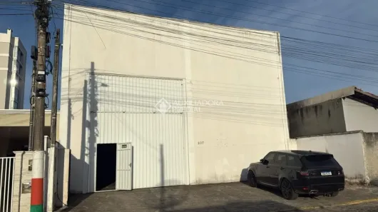Galpão / Depósito / Armazém para alugar, 240m² no Centro, Camboriú