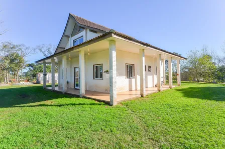 Fazenda / Sítio / Chácara com 3 Quartos à venda, 187m² no São Miguel, Almirante Tamandaré