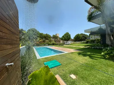 Casa de Condomínio com 5 Quartos para venda ou aluguel, 650m² no Busca Vida (Abrantes), Camaçari