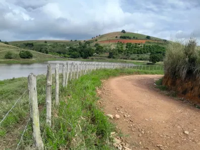 Fazenda / Sítio / Chácara com 6 Quartos à venda, 1070000m² no , Pombos