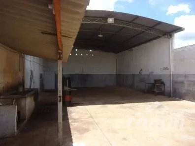 Loja / Salão / Ponto Comercial à venda, 260m² no , Cravinhos