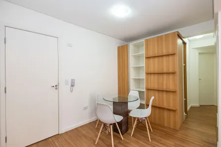 Apartamento com 2 Quartos para alugar, 45m² no Centro, Curitiba