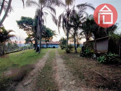 Fazenda / Sítio / Chácara com 3 Quartos para alugar, 335m² no , Bragança Paulista