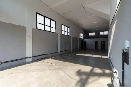 Galpão / Depósito / Armazém para venda ou aluguel, 432m² no Centro, Santo André