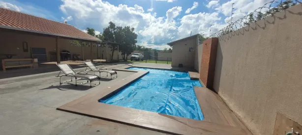 Fazenda / Sítio / Chácara com 3 Quartos à venda, 140m² no Residencial Atlântico Sul, Campo Grande