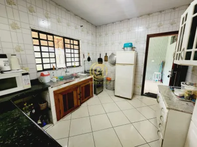 Fazenda / Sítio / Chácara com 3 Quartos à venda, 420m² no Registro, Taubaté