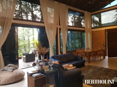 Casa de Condomínio com 3 Quartos para alugar, 221m² no Serrinha do Alambari (Agulhas Negras), Resende