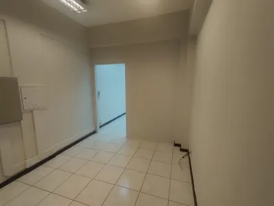 Conjunto Comercial / Sala para alugar, 43m² no Zona 01, Maringá