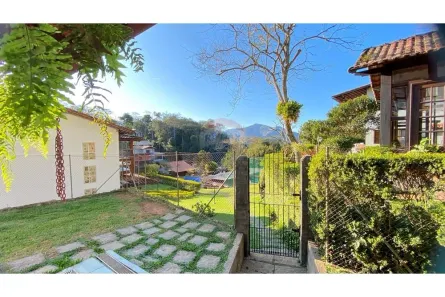 Casa de Condomínio com 3 Quartos à venda, 138m² no Nogueira, Petrópolis